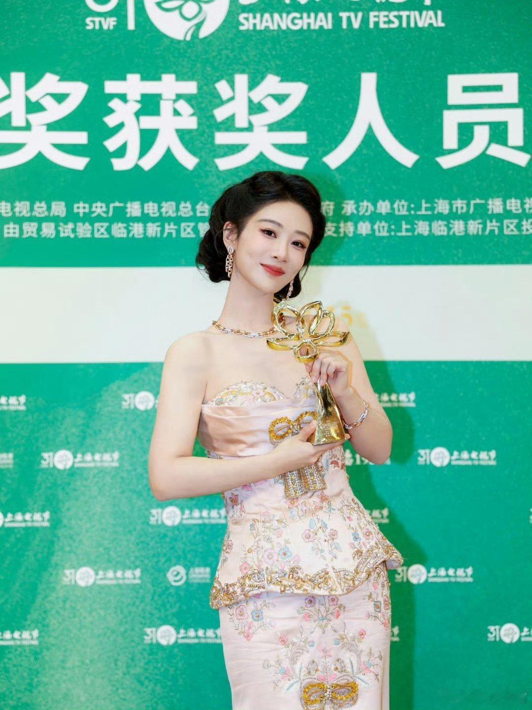 杨紫玉泽首位全球护肤代言人视后红利再➕1 