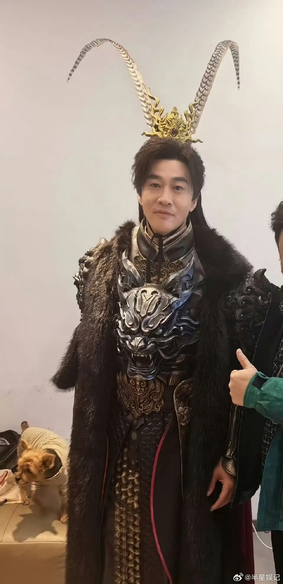 何润东贴脸开大 