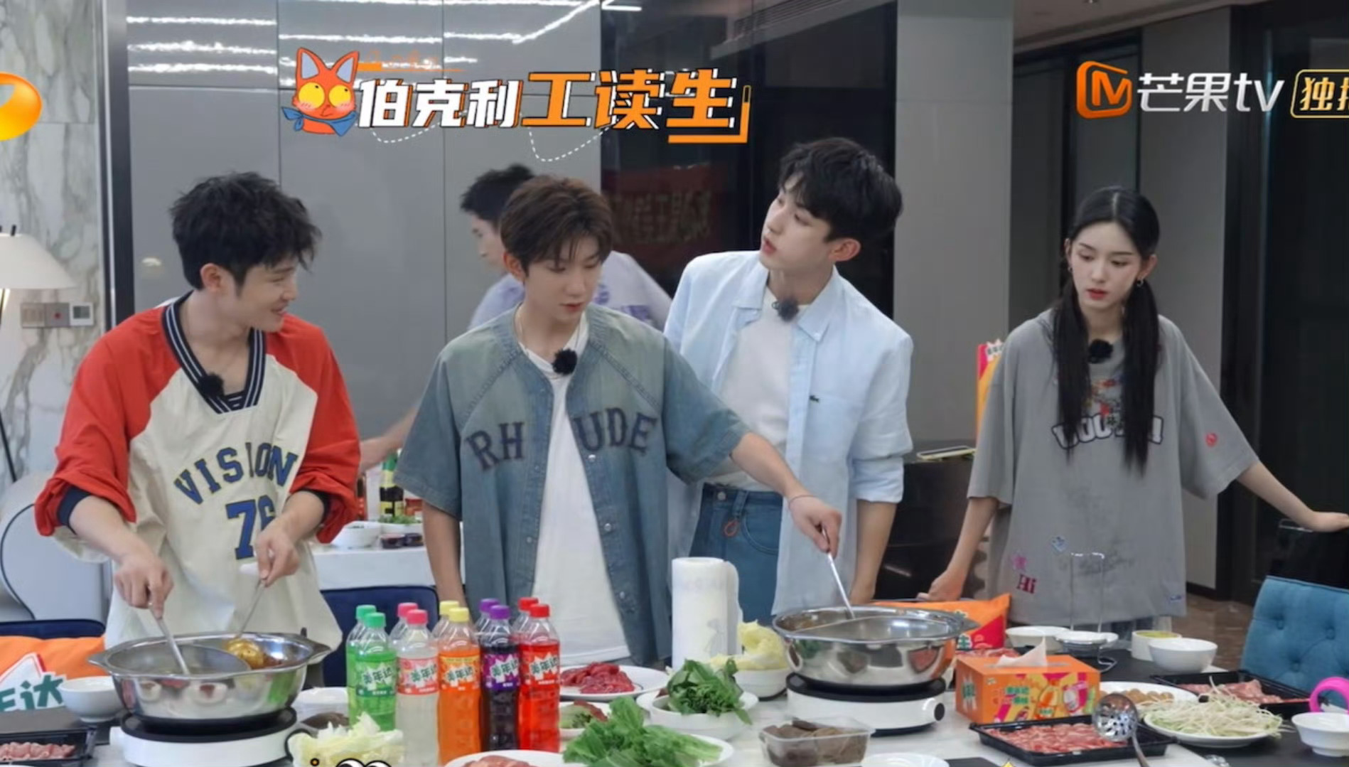 #王源伯克利工读生##王源确实是工读生#王源伯克利工读生，[羞嗒嗒][羞嗒嗒] 