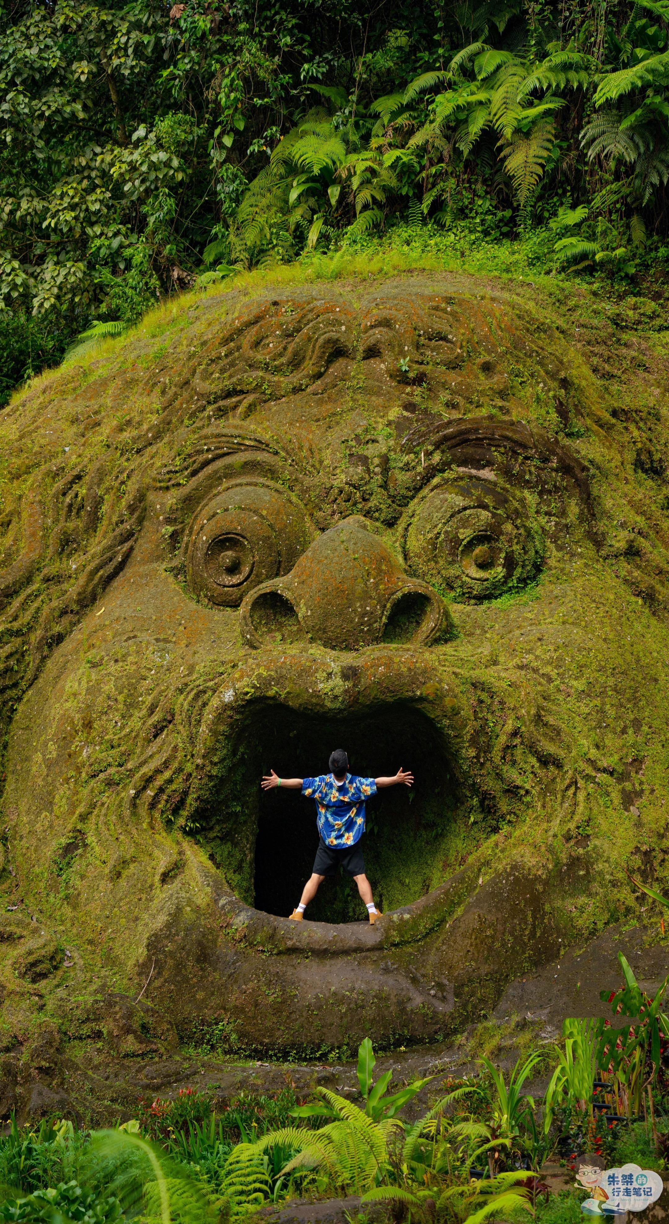 在巴厘岛找到《神庙逃亡》游戏的入口。巴厘岛旅行第一站 选择了乌布的“A...