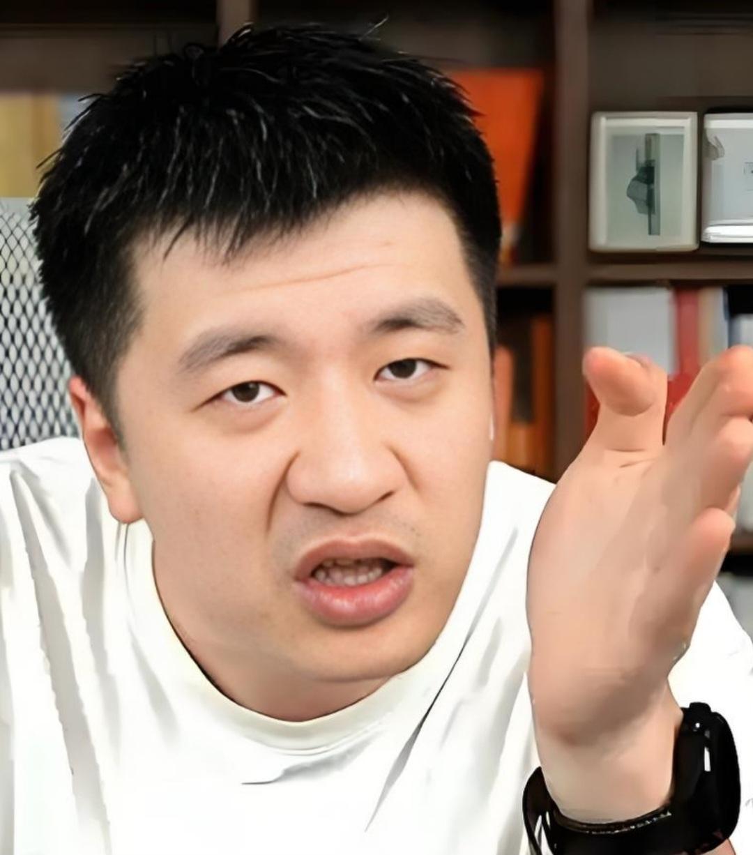 你如何评价志愿专家张雪峰？张雪峰：一个拼命奔跑的人。为了不辜负被千万人信任，他一