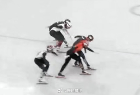 【#孙龙摘银后边哭边说眼泪已流干#】#孙龙说混接失利是自己的问题#据新华社消息，