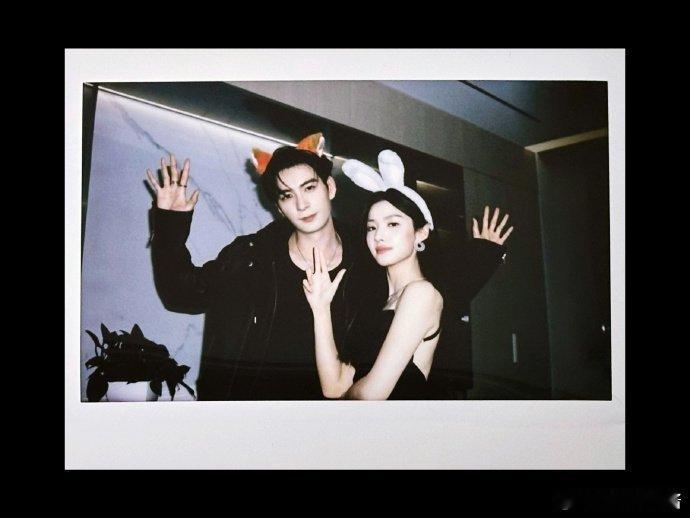 卢昱晓坐上手搓摩天轮了这段直接封神，反复观看停不下来两人相视一笑，也是让人看的全