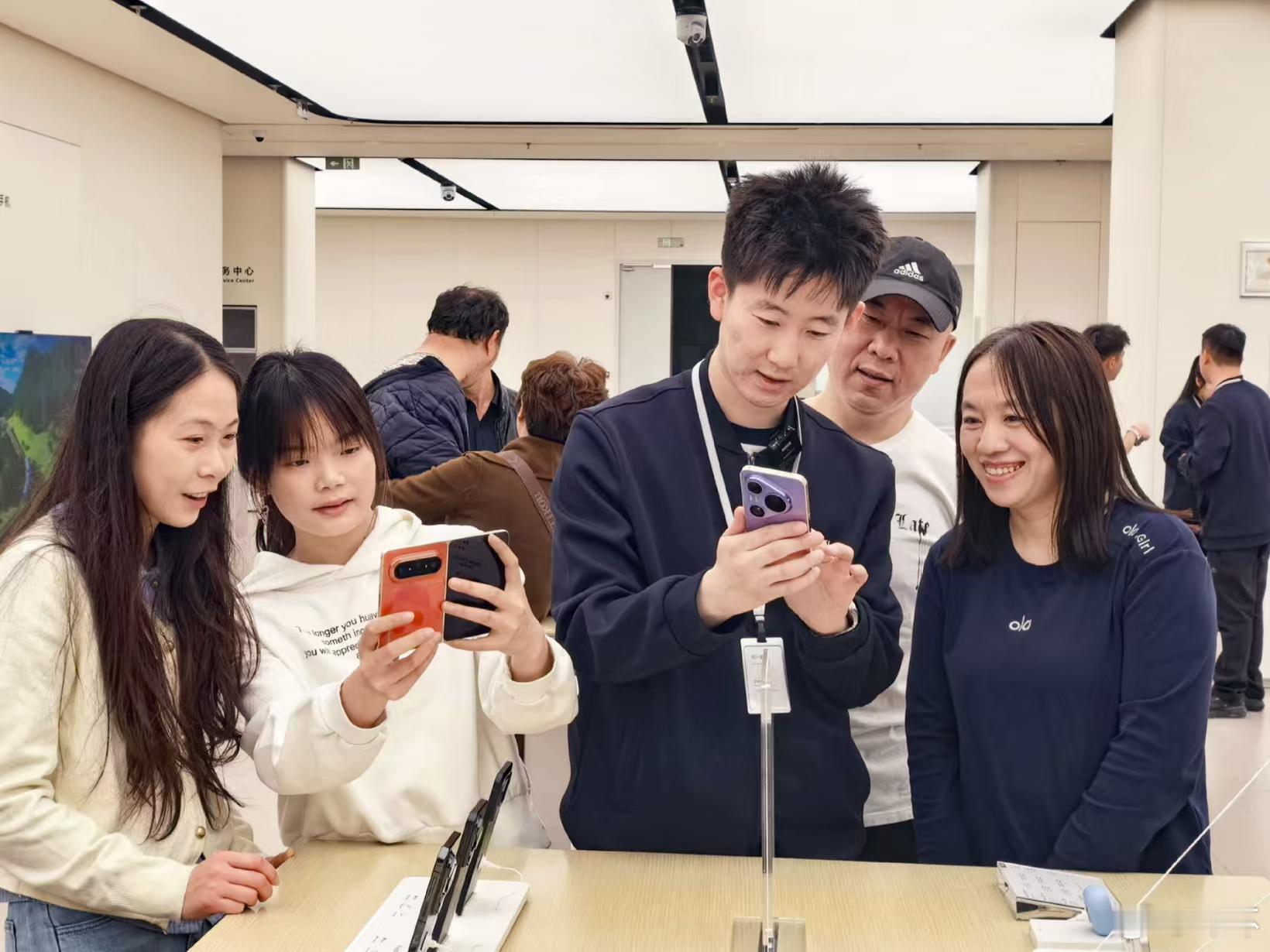 华为Pura90系列开售爆单今天Pura90首销这热度，确实有点超出预期。线上开