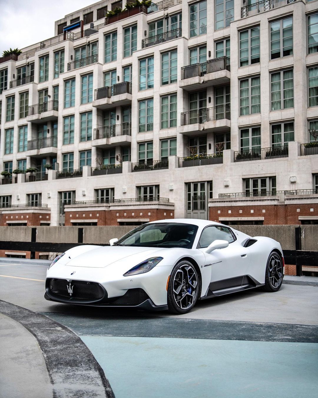 玛莎拉蒂 MC20 (📸：Lucas Scarfone) ​​​