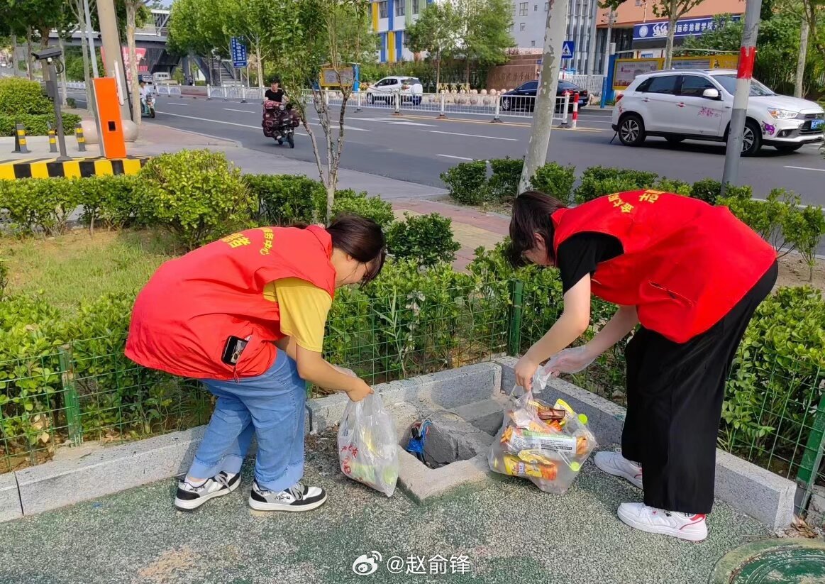 【青护黄河·绿筑社区｜躬行清扫践初心，共建宜居社区生态】曲阜师范大学大学生暑期社