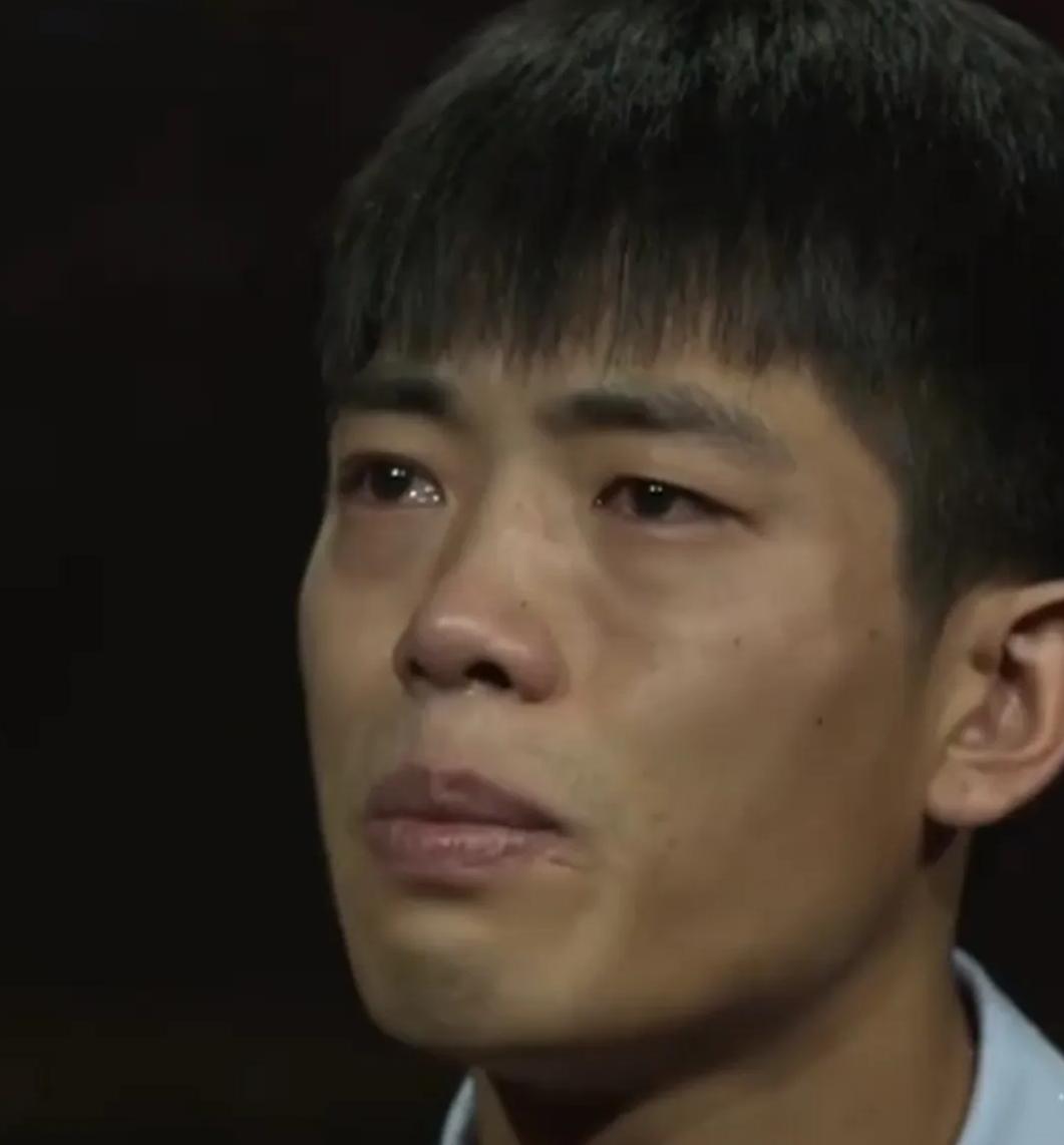 张道旗，两岁被人贩子从母亲怀里抢走，卖到河南，在养父母家挨了二十年打骂羞辱，最后