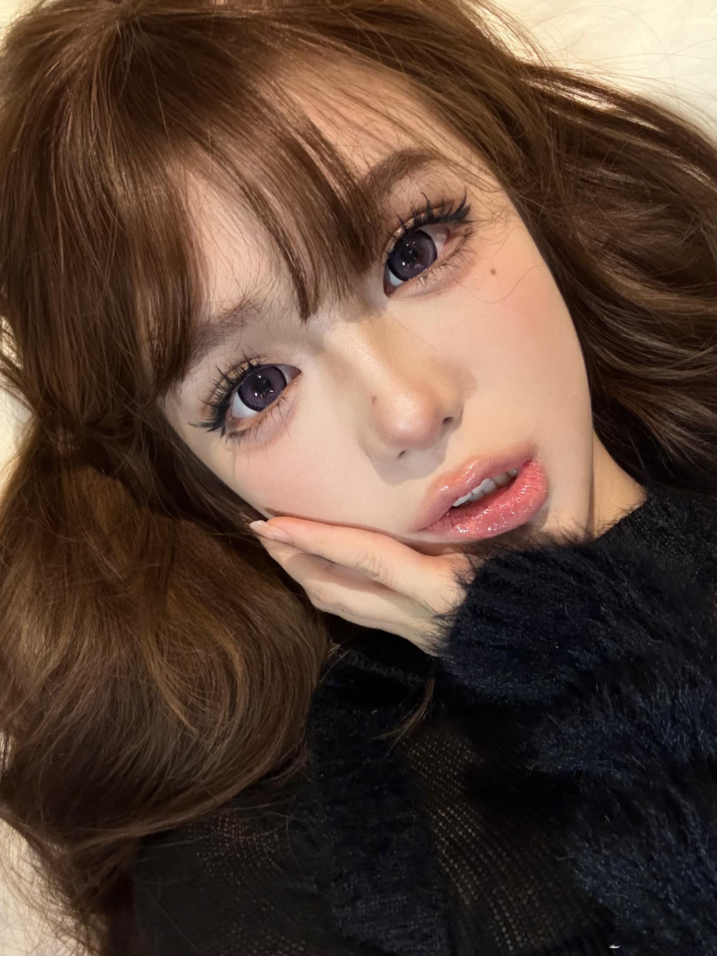 又是一个妈妈级别的妆造 