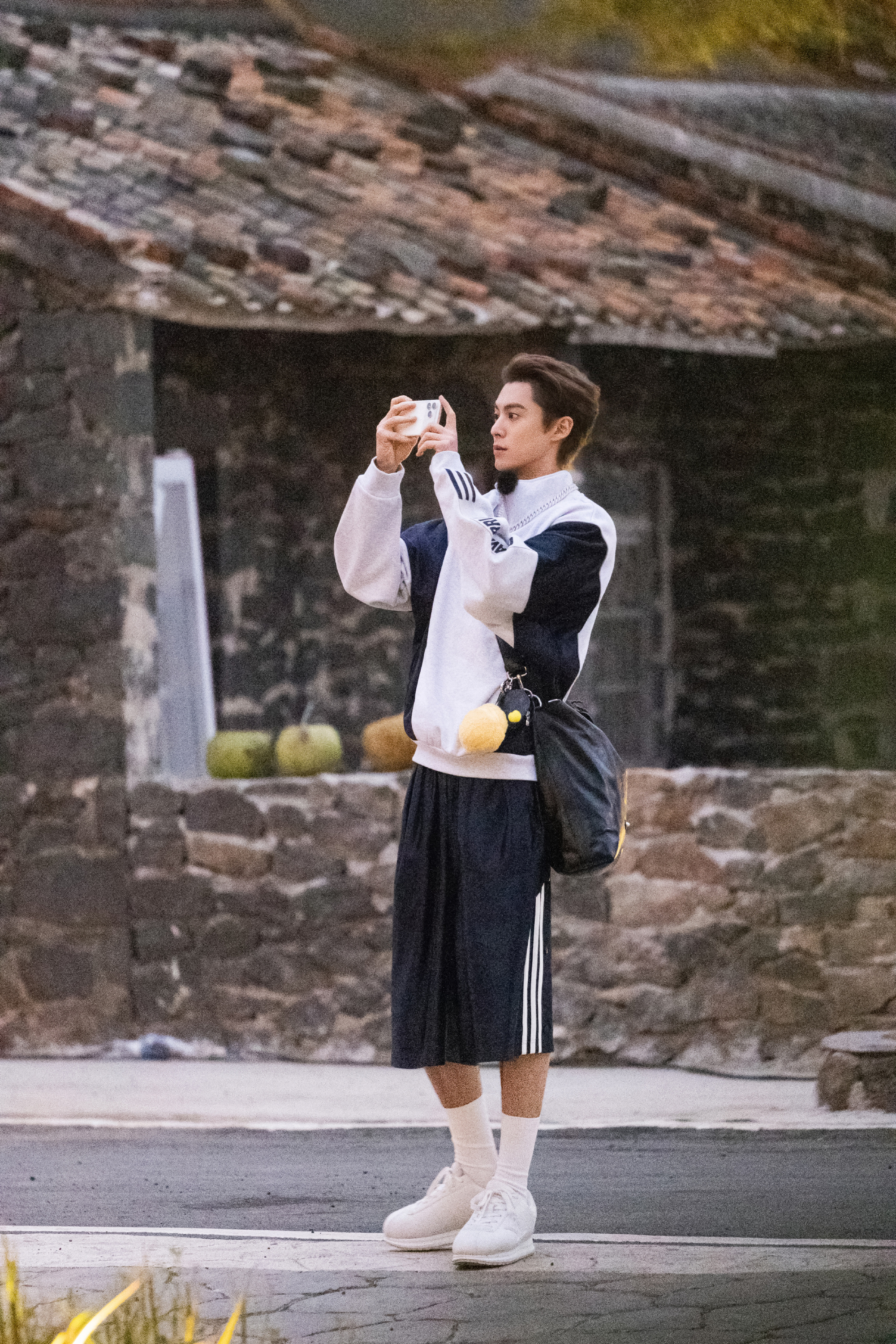 王鹤棣 你们这是正经节目吗救命真的好好笑王鹤棣直接灵魂拷问：你们这是正经节目吗？