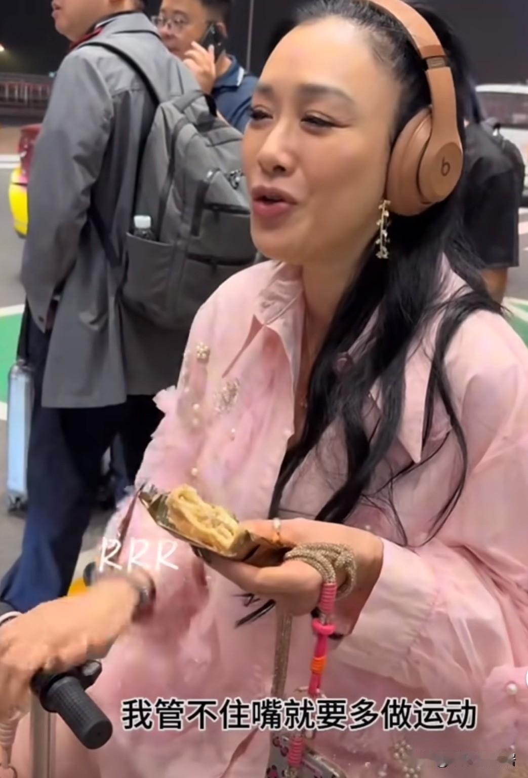 事实证明，想瘦一定要运动，
你看钟丽缇就知道了，她说想瘦就必须去运动，
因为她管