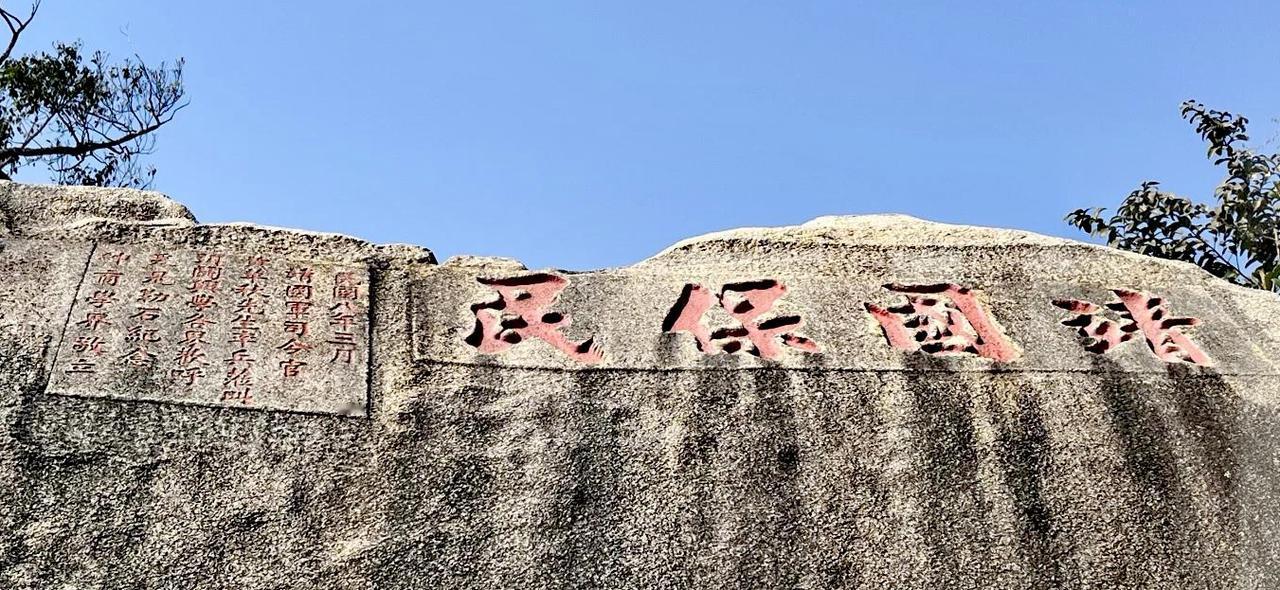 靖国二字，最早出处为我国第一部叙事详尽的编年体史书、儒家十三经之一的《左传》，原