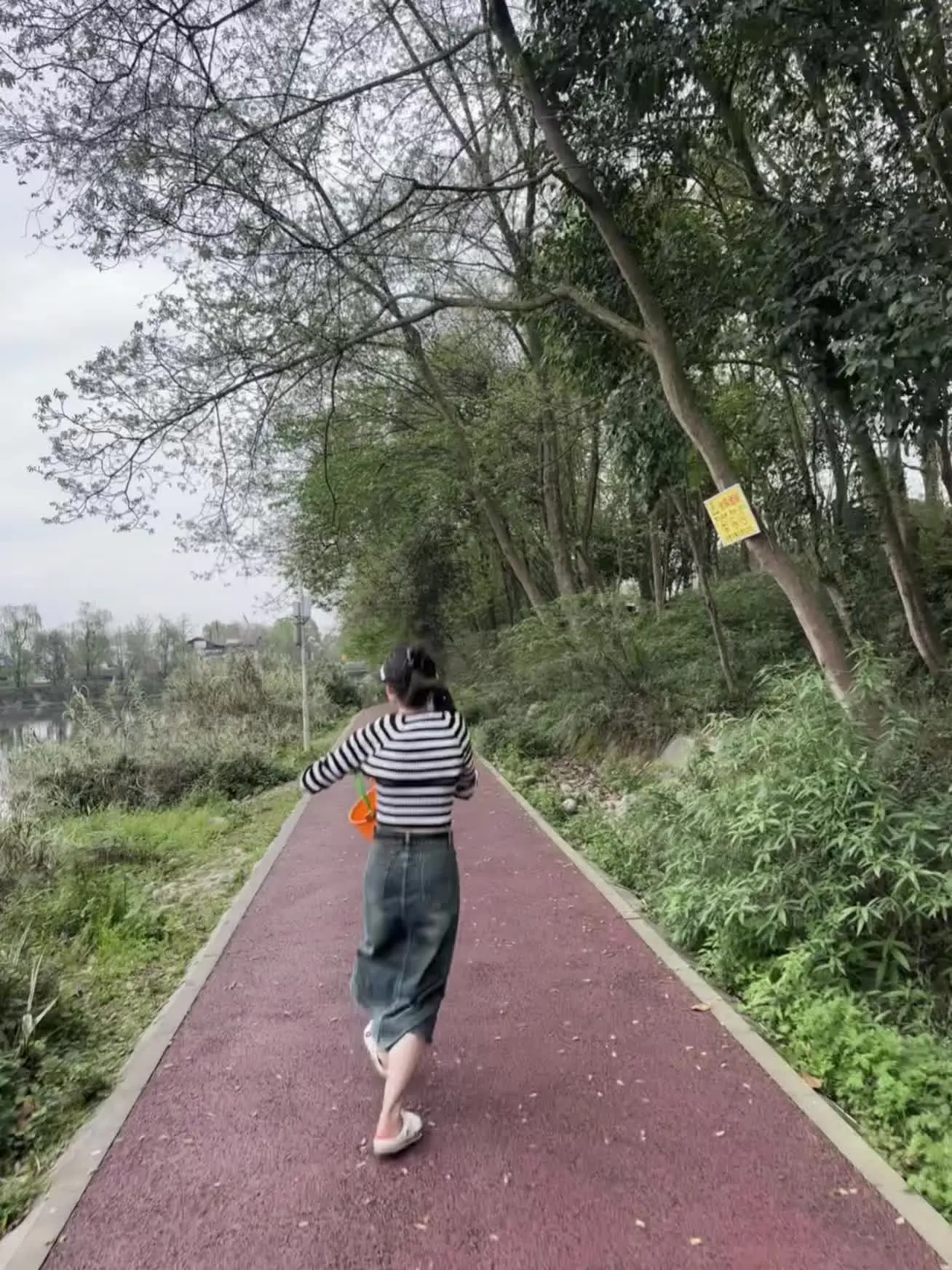 呀呼～放学暂时不想回家 那就带你去玩吧 你说我听你的
