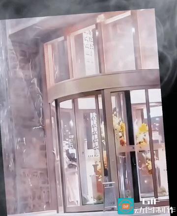 七夕这样的节日，你收到了什么礼物么？
 
七夕，本该是浪漫甜蜜的日子。
一位打扮