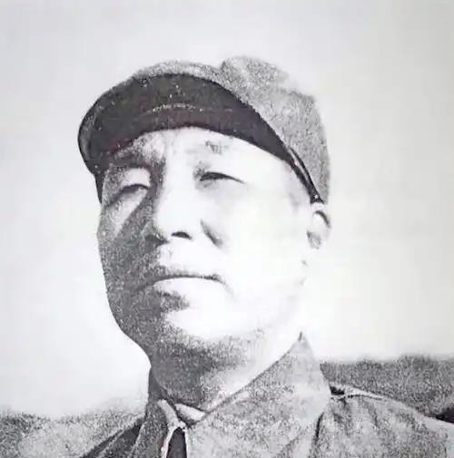 1944年，一地下党入狱后被汉奸认出，只好求狱友将他勒死，没想到，将死之时，他却