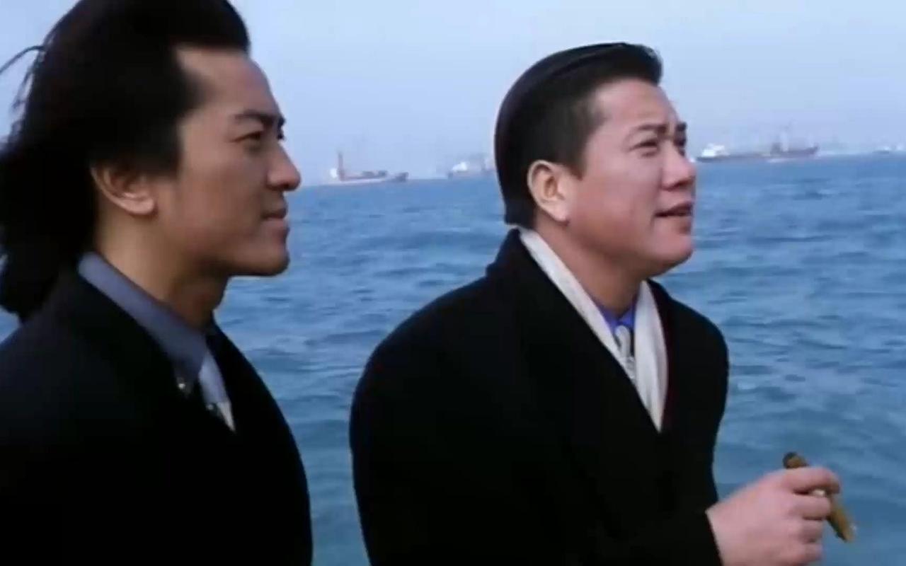 电影《古惑仔》中，蒋天生和蒋天养兄弟谁对陈浩南更好？
当然是蒋天养了。
我们首先