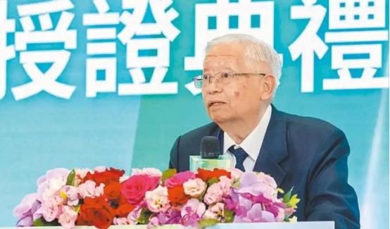 台积电2nm芯片泄密就是闹剧
 
75岁的台积电前资深副总经理罗唯仁，退休之后转