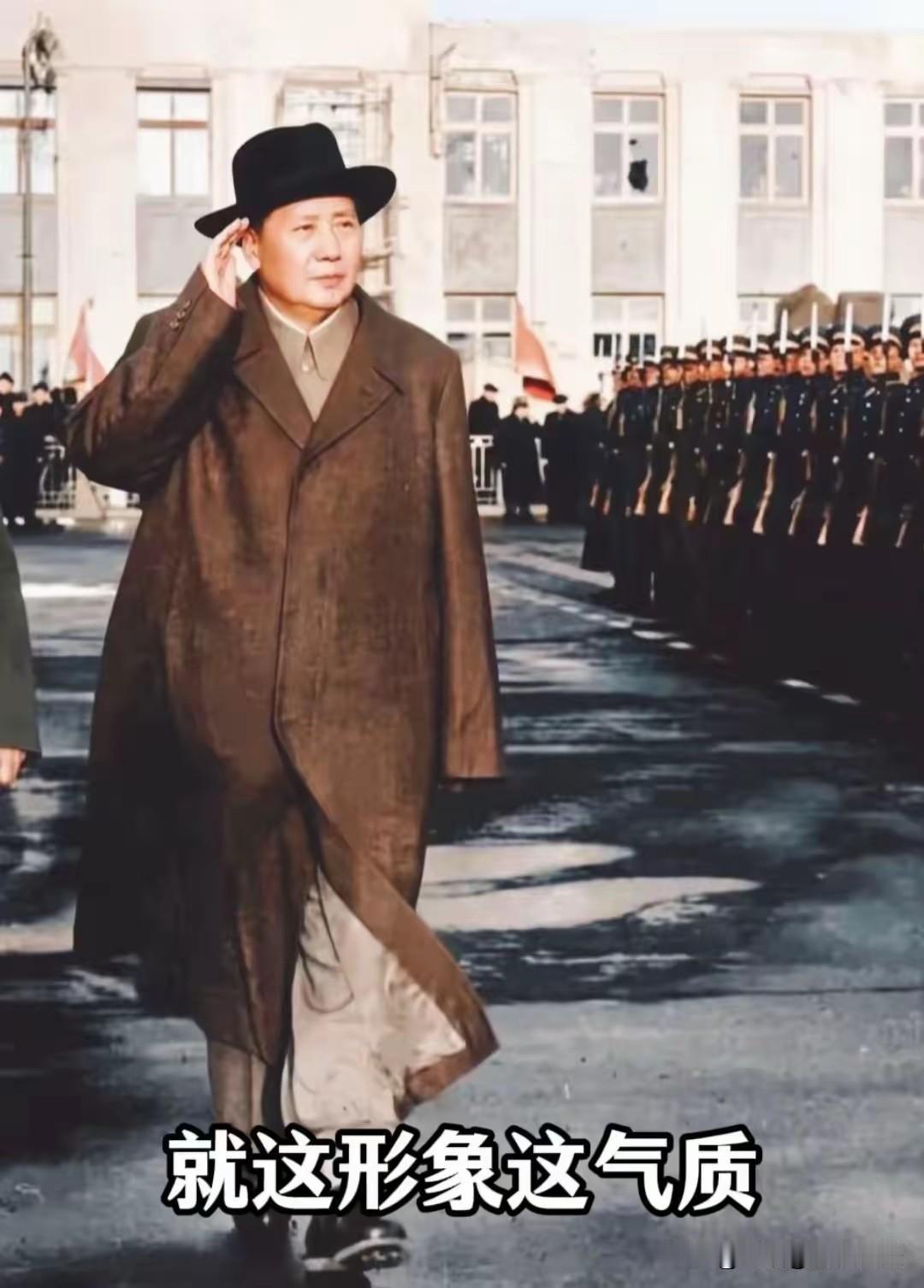 录毛主席访问苏联时的画面。
照片出自苏联摄影师之手，是原汁原味的纪实影像。当年画