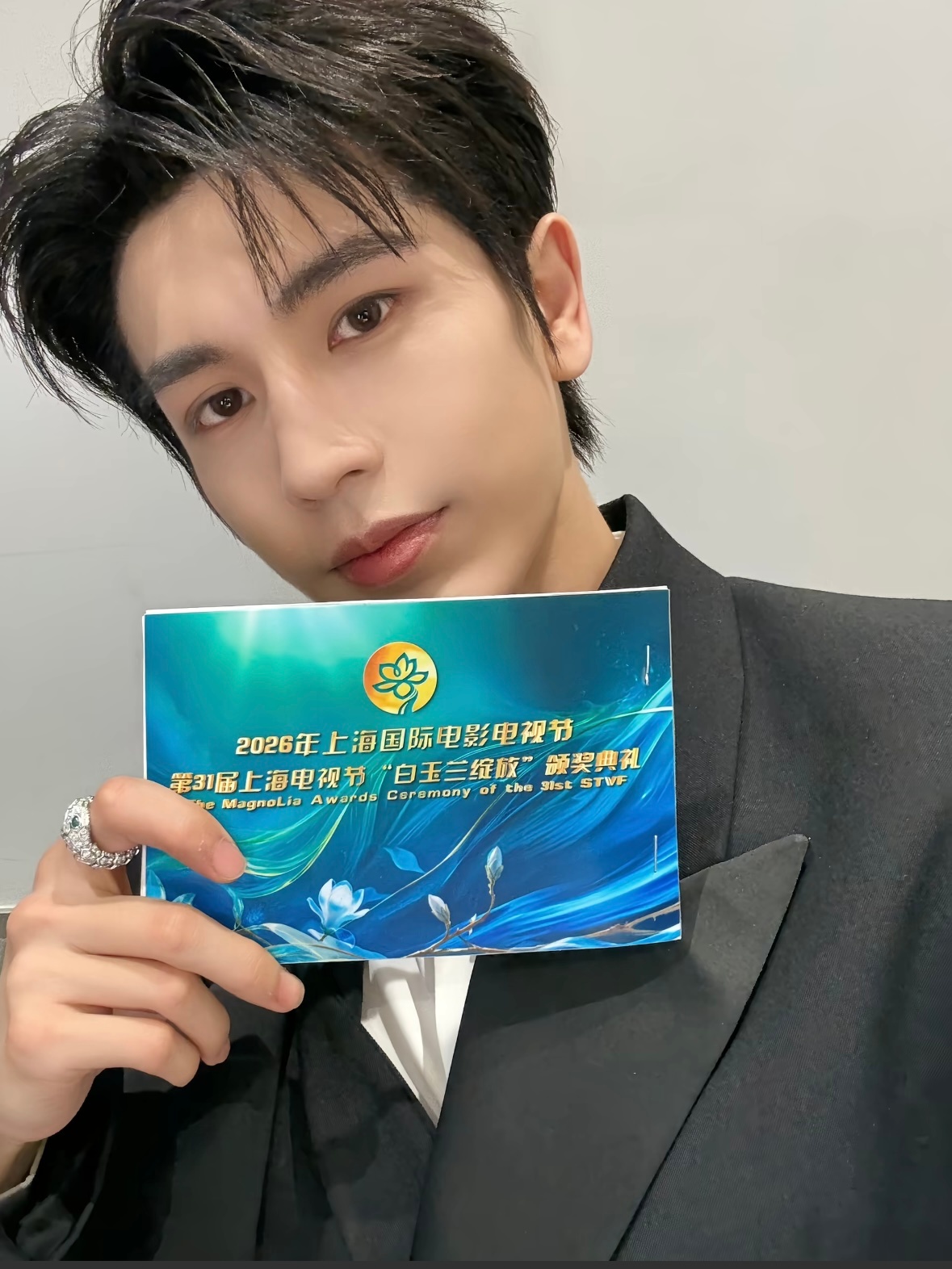 参加完白玉兰颁奖典礼的你 此刻也无比自豪吧解锁了新身份 新体验 在高规格的舞台上