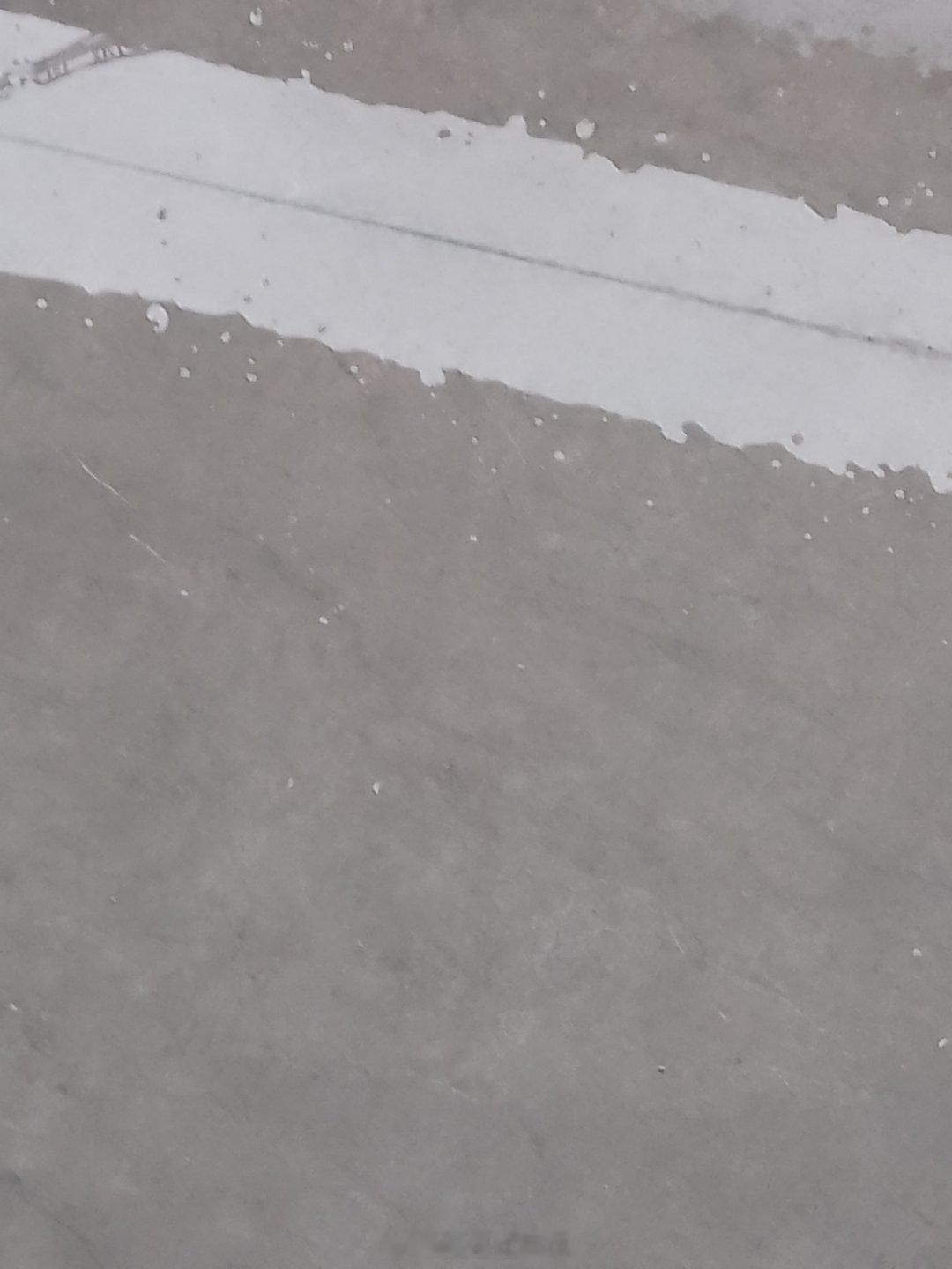 🌧早安好大雨，阳台全是水，凉的衣服全湿了