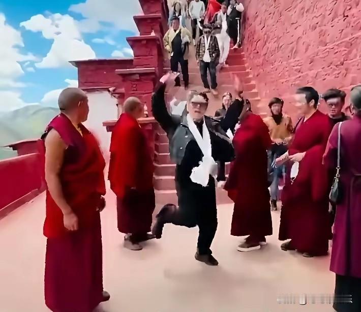 李连杰真吃了唐僧肉？
   都说耄耋长者的笑容如同温暖的阳光，能够驱散人们心中的