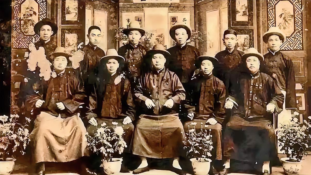 1945年，军统特务头子戴笠肃奸时，对大汉奸潘三省很是厌恶，便命人将他抓了起来，