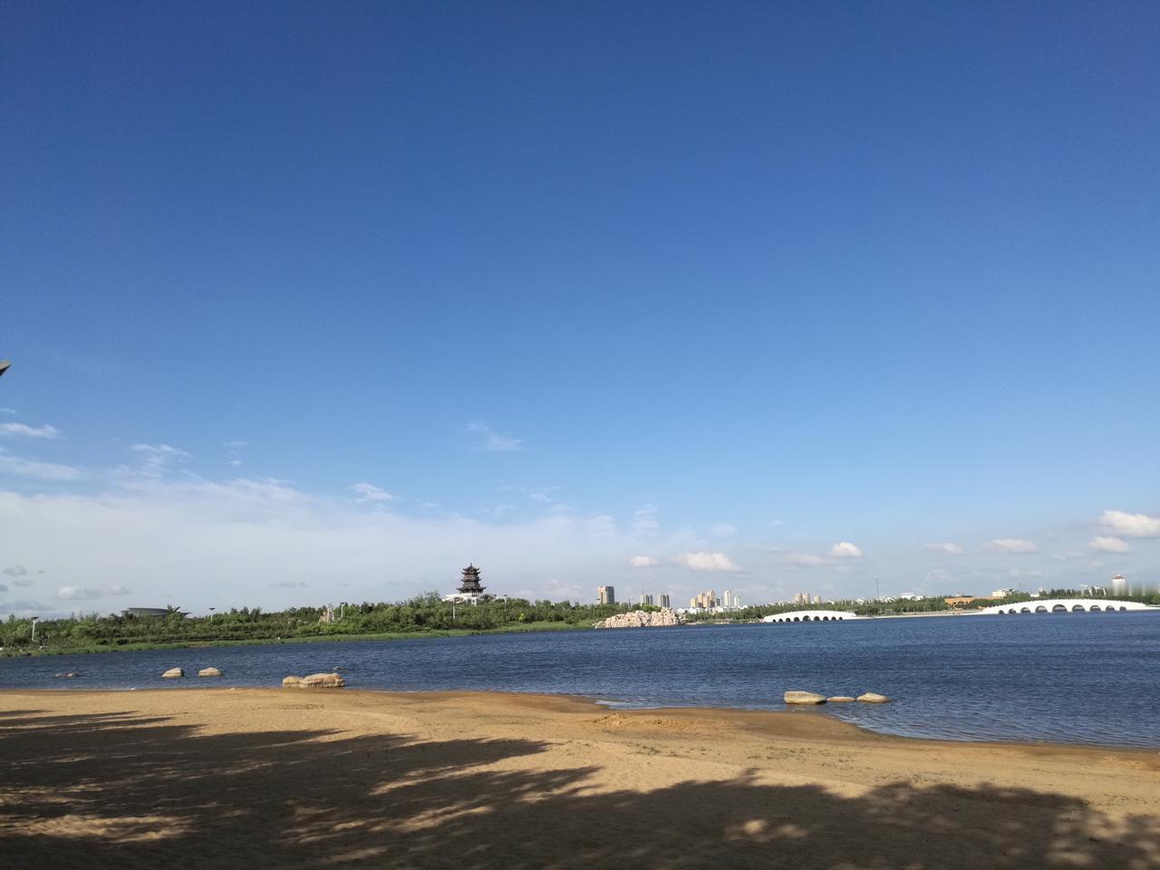 分享一下你随手拍的照片山东东营清风湖，是我经常拍照的打卡地。每日看日出日落，云聚