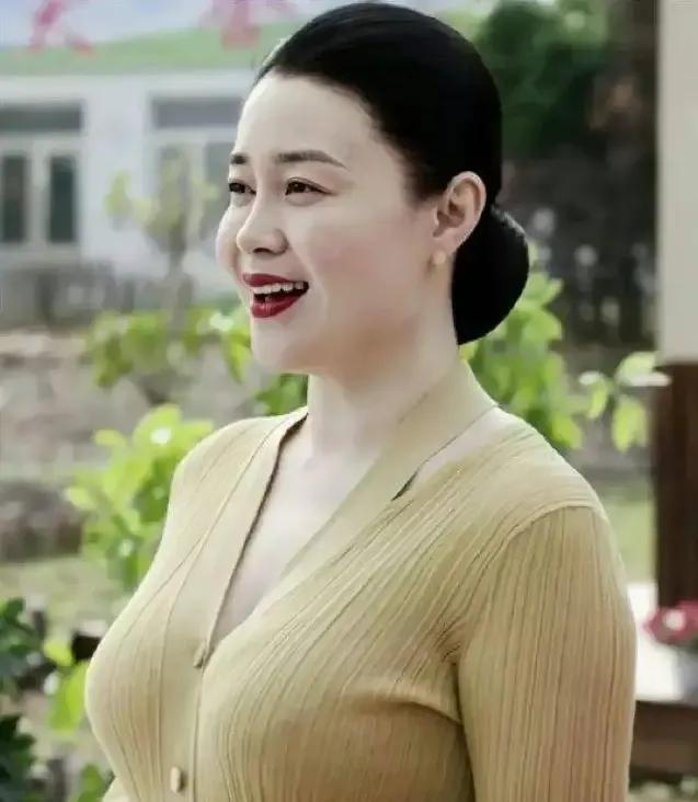 在娱乐圈里，总有些决定看似随意，却藏着改变命运的转折。2009年，赵本山突然找来