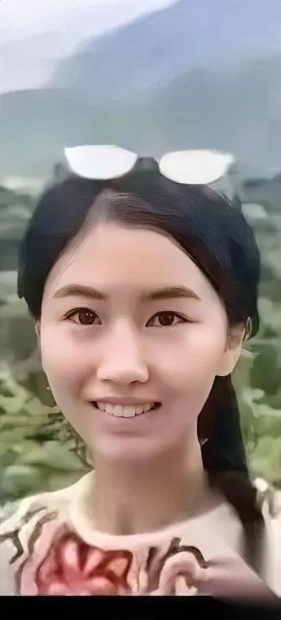 翟欣欣狱友竟夸她人好？

这评价为啥反差这么大？

其实跟翟欣欣的