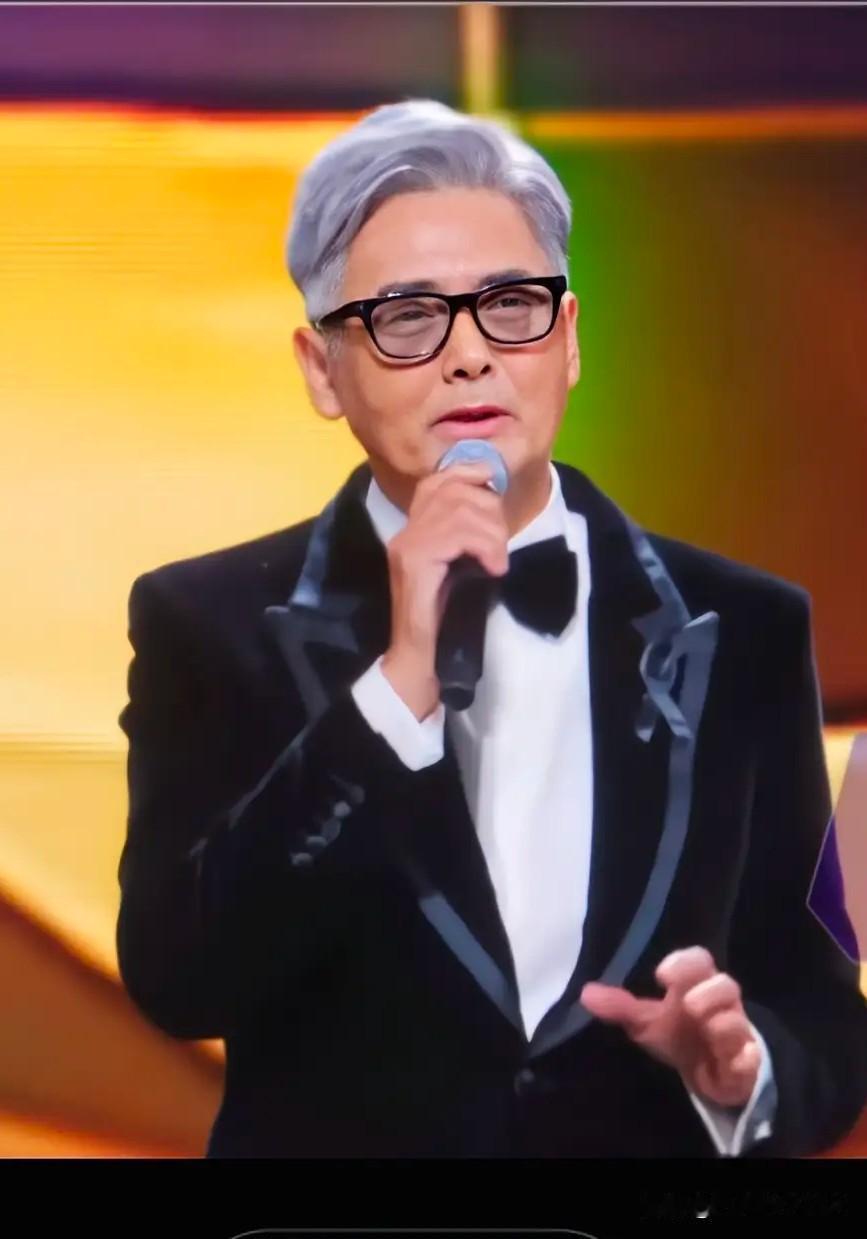 但是不管怎样，周润发的出席都给大家带来了积极向上的能量和影响，这才是最重要的。