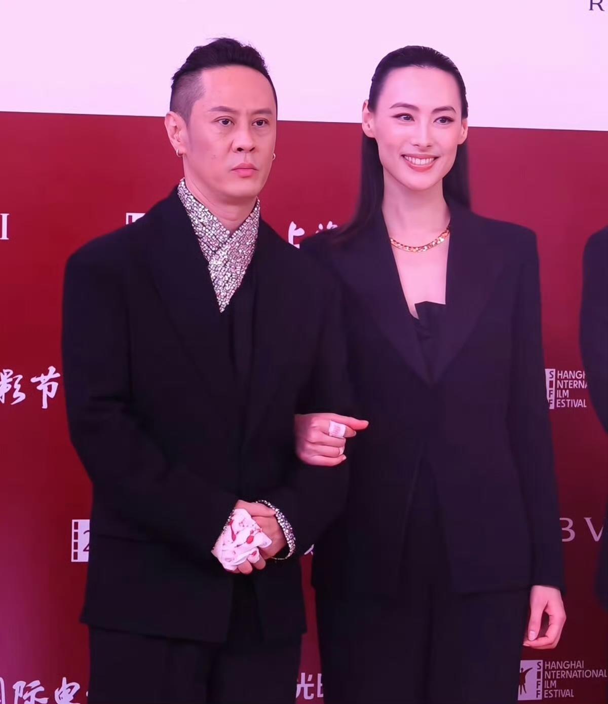 梁洛施没有嫁入豪门反而是一件好事！
最近，梁洛施一连出席微博电影之夜和上影节两大