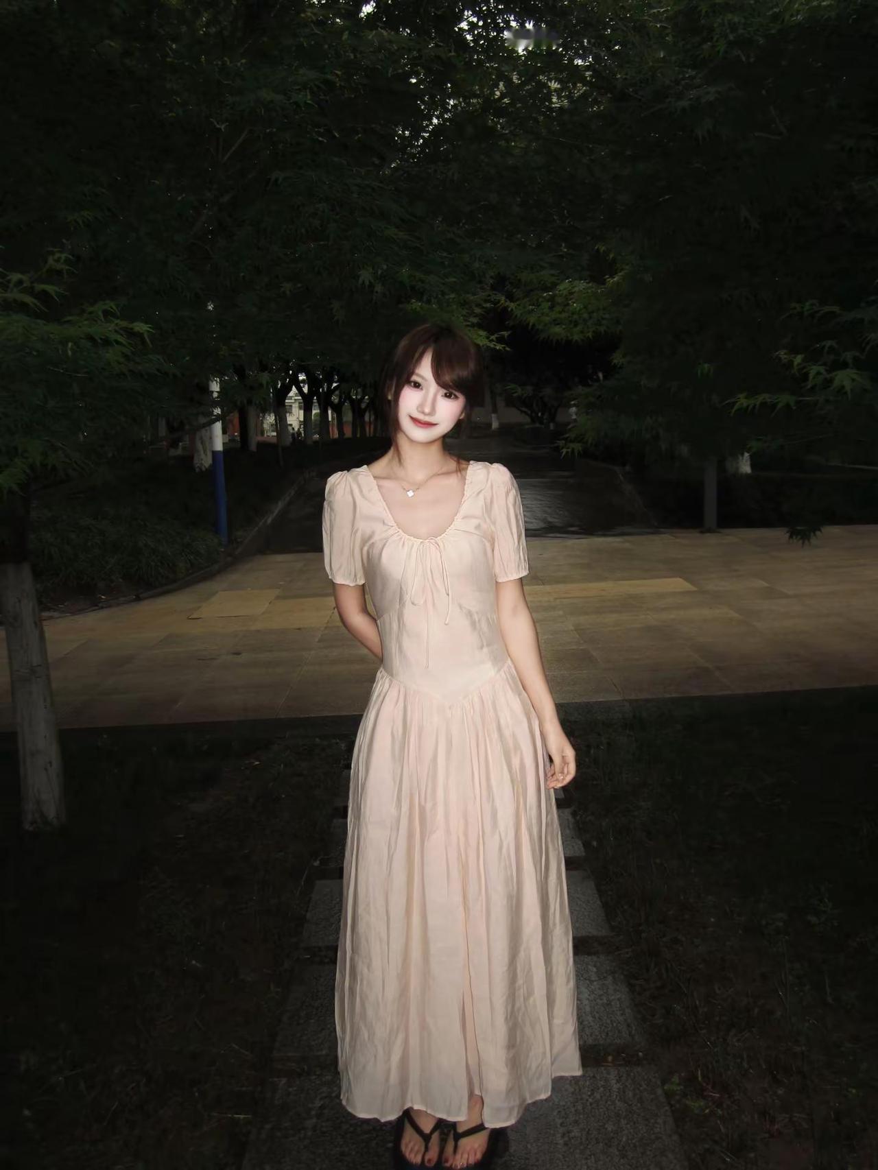 想把你留在这里。温柔风穿搭
