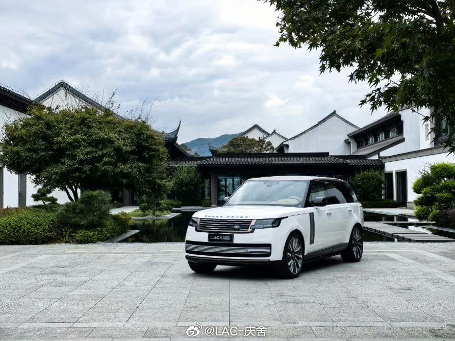 究竟谁在给路虎车主撑腰53秒8次恶意别车，铁证如山却反复反转，靠舆论倒逼才立案，