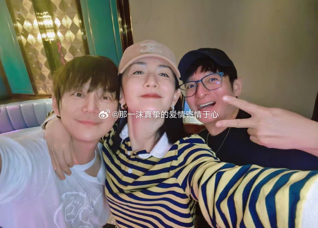 何炅谢娜李维嘉KTV照一沫真挚的情话何炅谢娜李维嘉KTV照！一沫真挚的情话