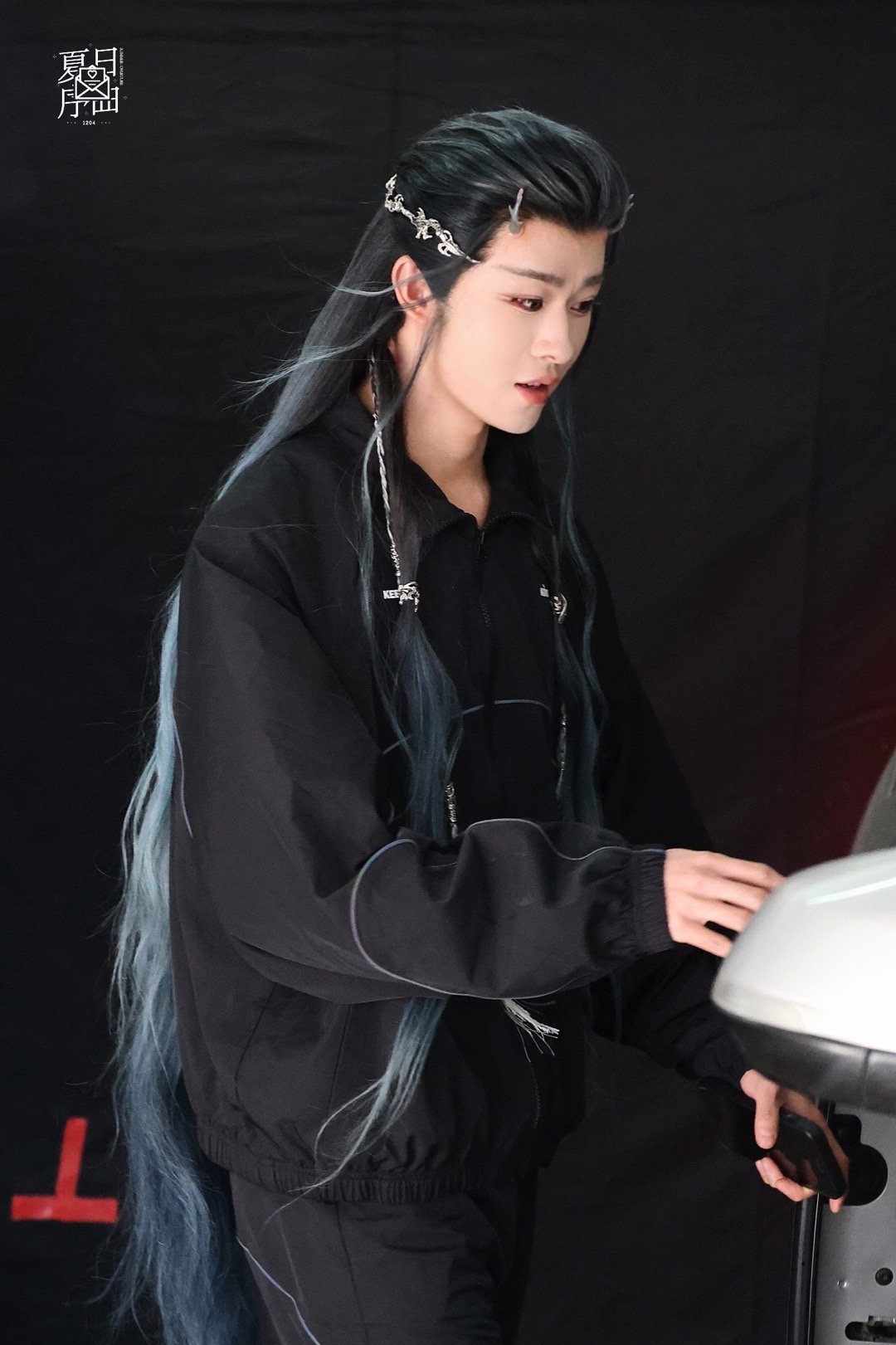 #田嘉瑞渐变蓝色大波浪造型#、#田嘉瑞卷发# 田嘉瑞渐变蓝色大波浪造型，田嘉瑞卷