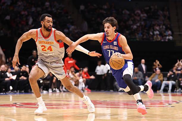 篮网首轮秀本-沙拉夫到目前为止在NBA发展联盟赛场的数据是13.4分3.4篮板3