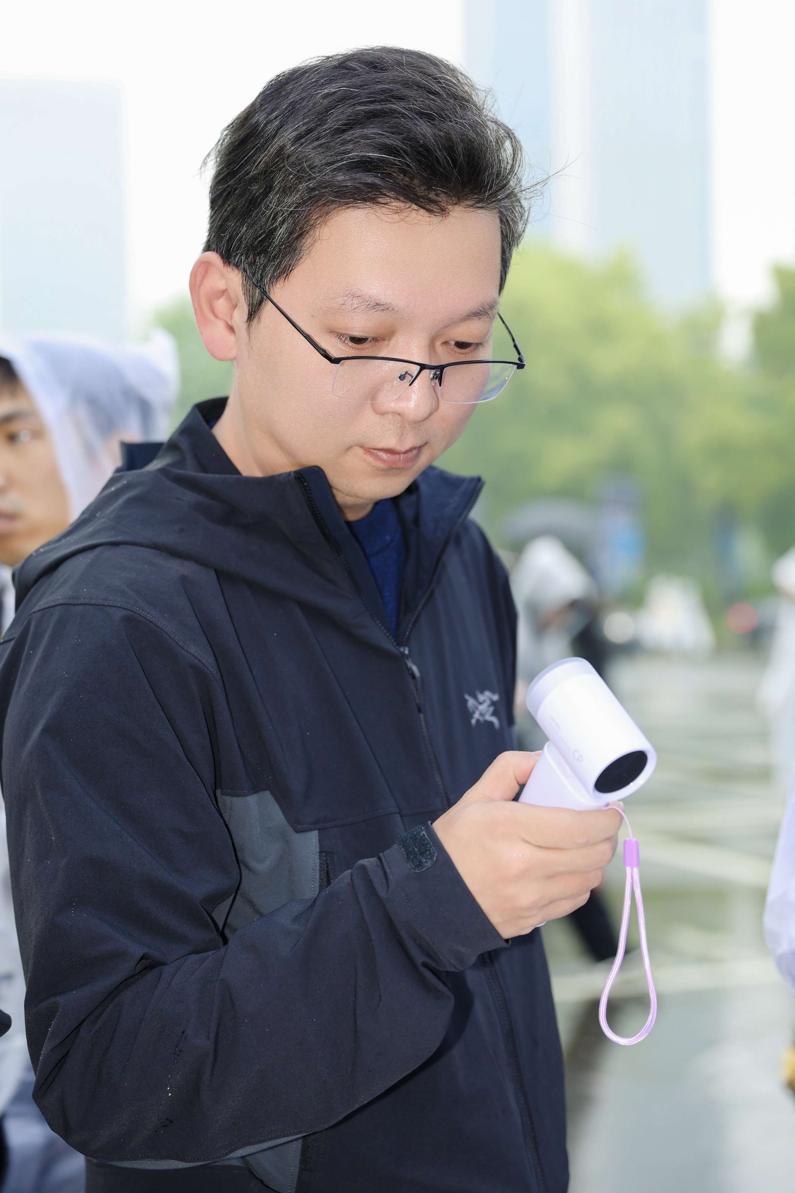苏超硬核科技太顶了从充电配件到智能外骨骼，酷态科跨界出圈，可拆卸充电宝设计，解锁