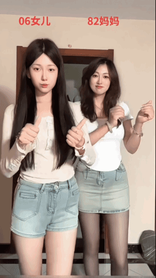 不敢相信，
她们竟然是母女俩！
妈妈也太年轻了，
就像姐妹俩站在一起！
生命遗传