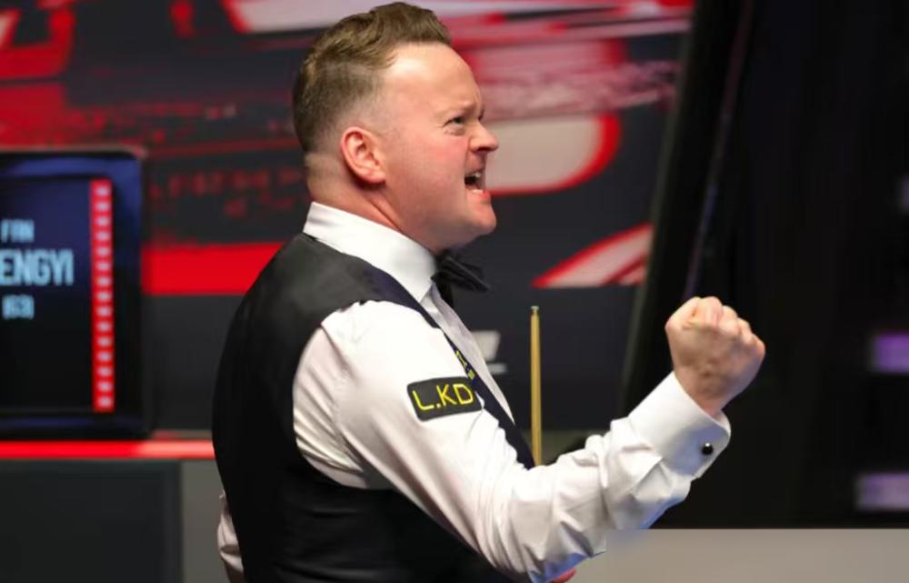 球杆都快放下了，准备握手走人，世界冠军墨菲却被范争一一个失误“喂”了回来。
决