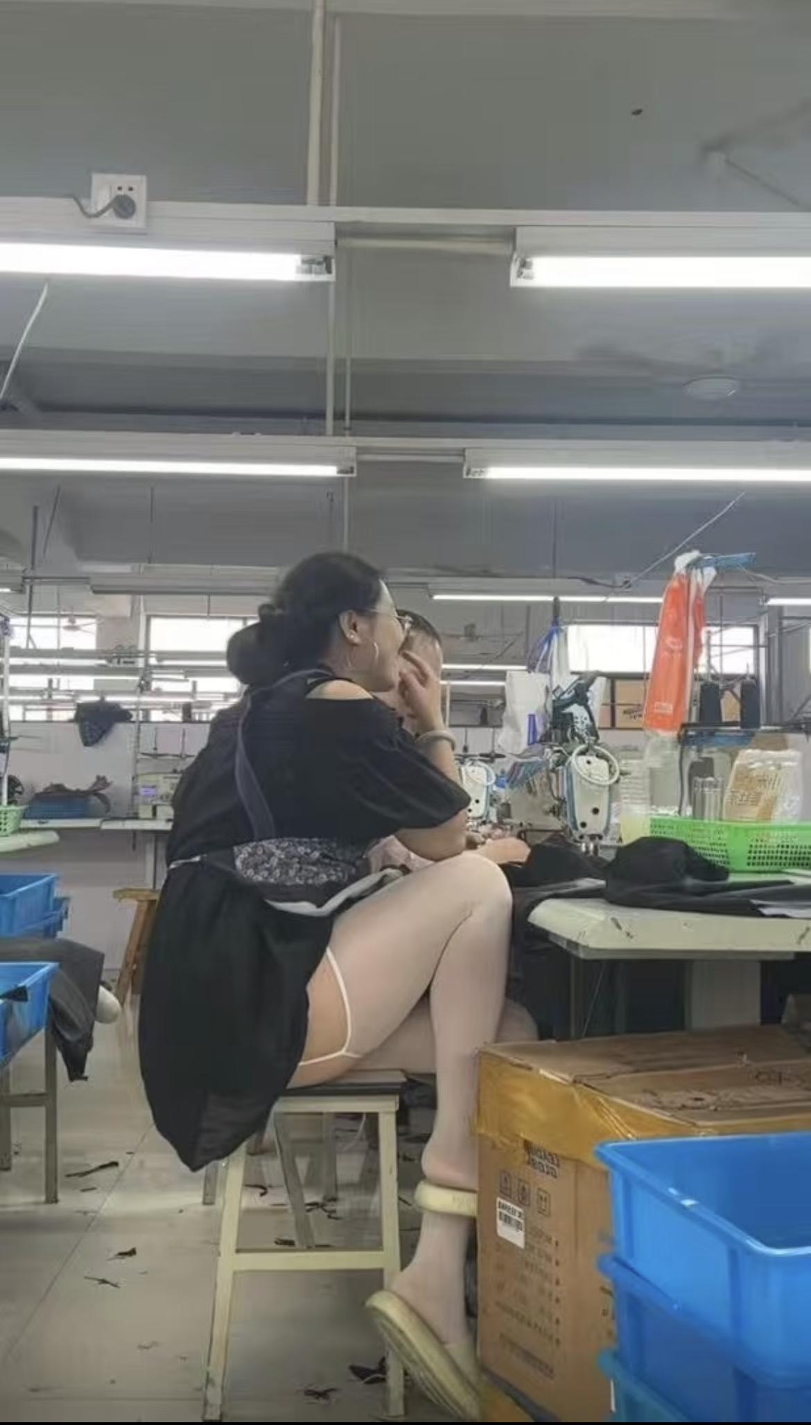 果然40多岁左右看得开一点，就不需要有任何包袱，全是解放自我，不过想想制衣厂的嘛