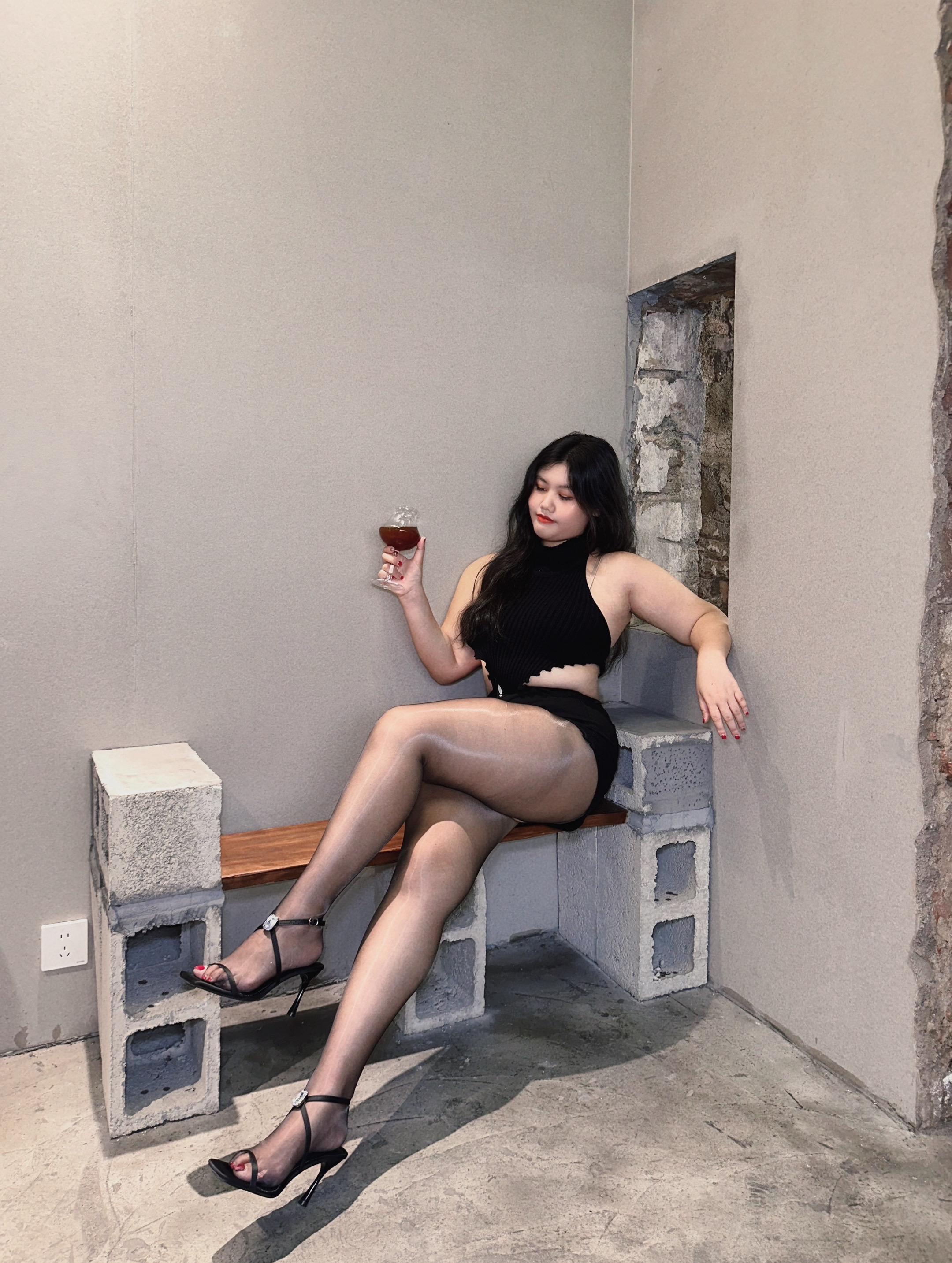 ootd穿搭 拍照姿势 控腿 御姐 今天穿什么