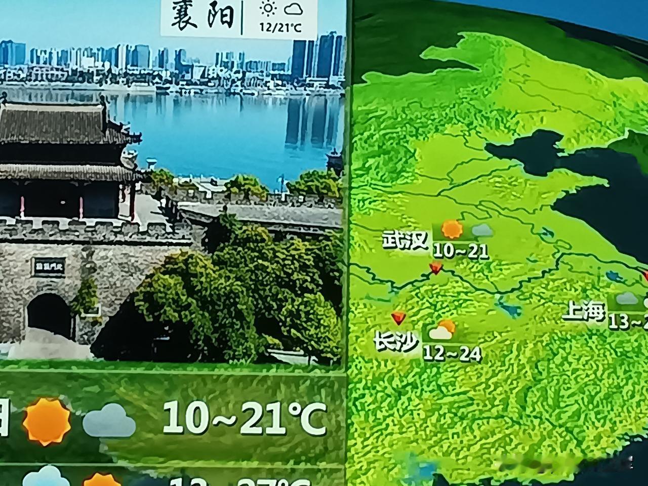 新闻联播
最近，喜欢看《新闻联播》。
每天七点，准时打开电视，看央视一台的《新闻