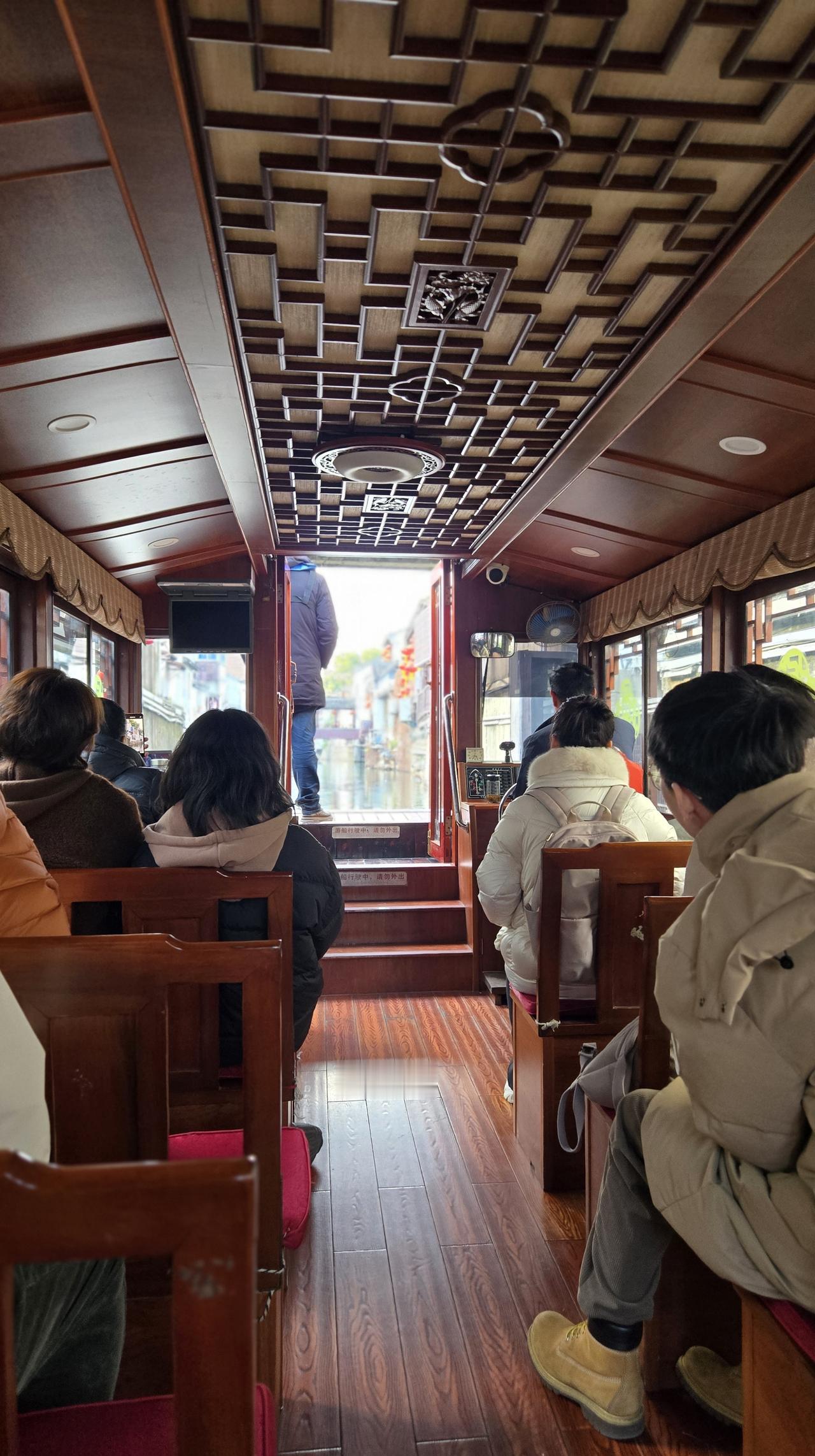 苏州的水好臭啊，坐了船差点把我熏过去，
水质也浑浊。水质浑浊倒是没什么，关键是太