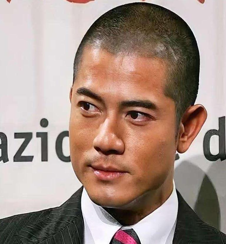大家仔细看看郭富城的长相，不说他帅不帅，但一看就是个聪明人，聪明劲儿全写在脸上了