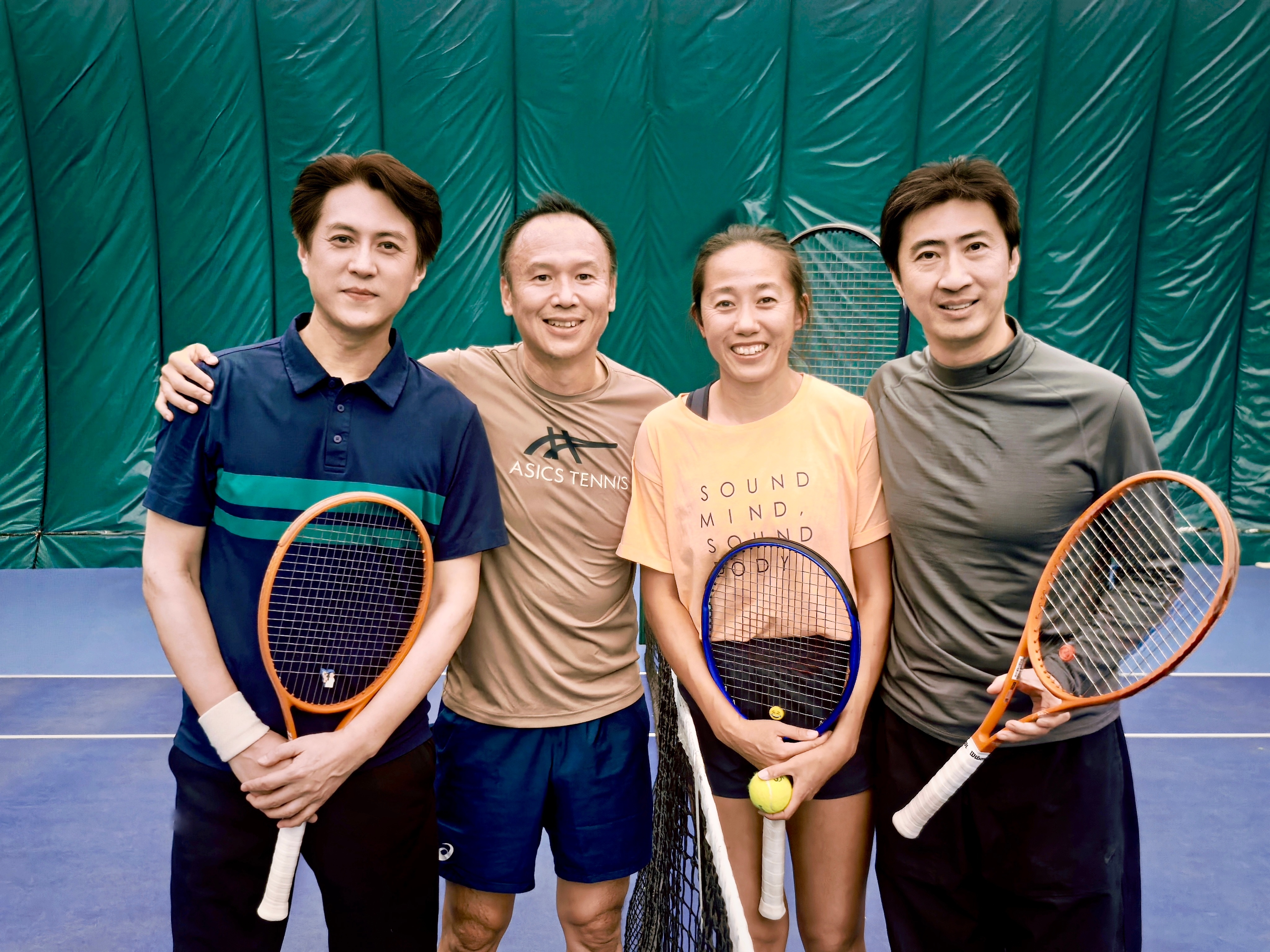 这是临去澳网2026 前我们之间的又一次聚会，虽说是男双对混双，但大家都拿到了自