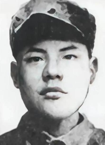 1943年，仅25岁的八路军科长被俘，日军把他带到华丽住所，还找来美娇娘与他同房