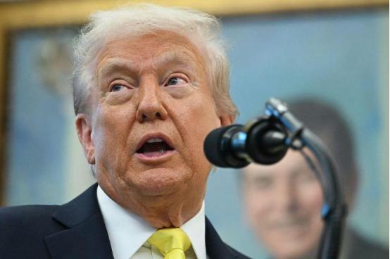 特朗普接连在公海扣押中国货船，本想靠着强权耍威风、给中国添堵，以为捏到了软柿子能