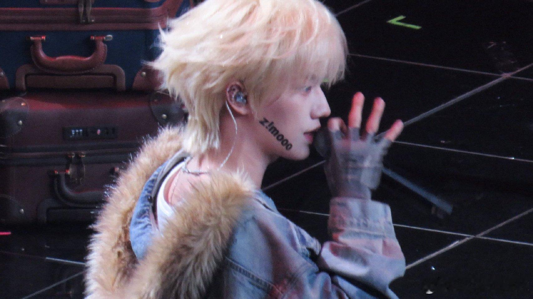 我要张开我怀抱变成你城堡，只有你是我的解药！张子墨的演绎，极具感染力！张子墨的歌