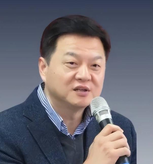 周锡伟果然靠得住！
为郑丽文撑腰到底！


周锡伟这次把话说得很直。
他对党内有