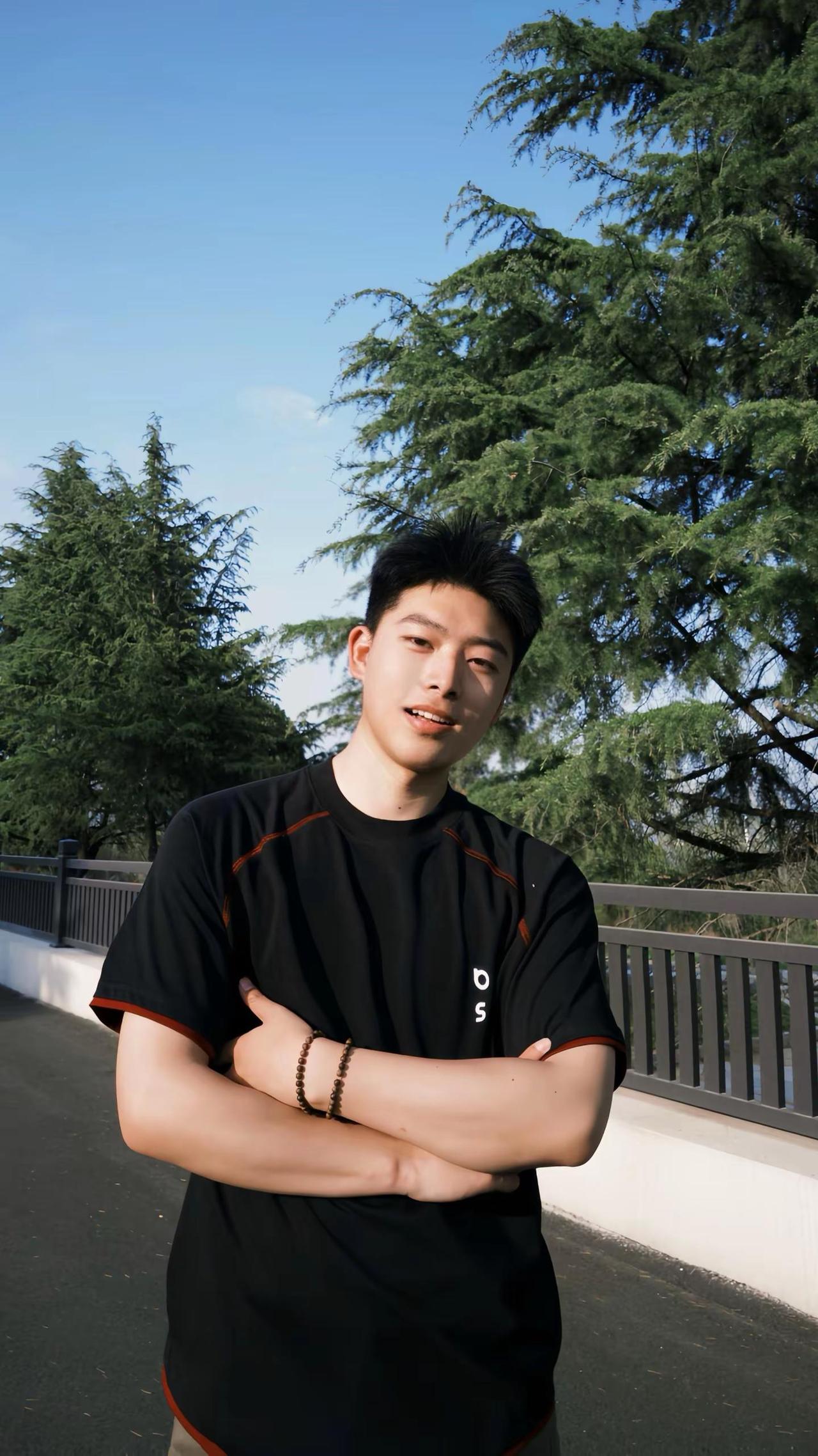 担忧明天和可惜昨天 只会失去更好的今天。男大学生 夏日ootd 生命力 @BEN