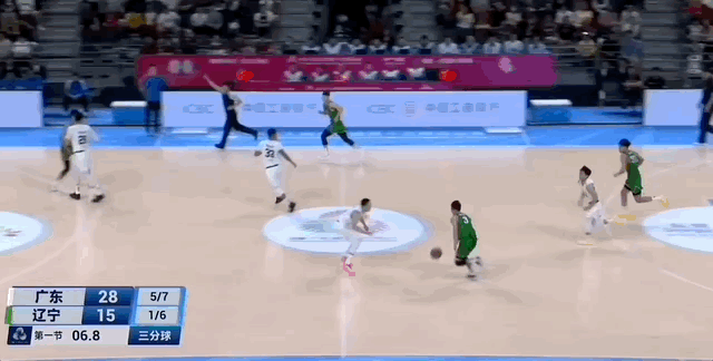 继伟这一下落地时应该是大腿拉伤了，希望没啥大碍，这场比赛无法回归，但愿别影响新赛